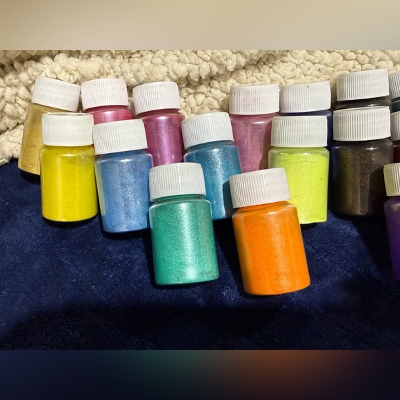 Assorted Metallic and Pearl mica Powders - Multicolor - Picture 2 of 3